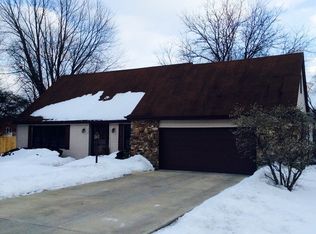 723 Greenbriar Ln, Schaumburg, IL 60193