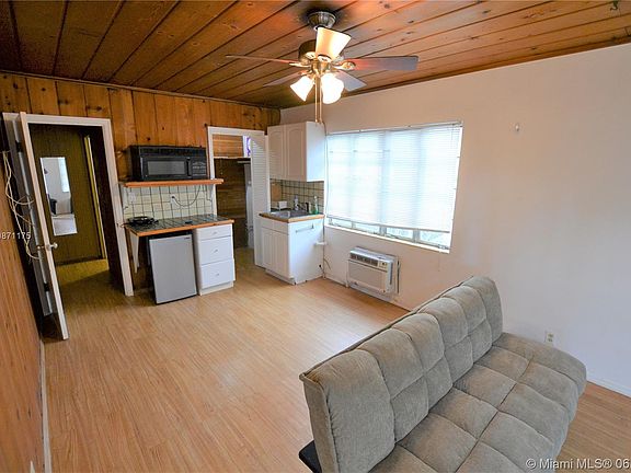 4th image of 801 SE 4th St Unit 2