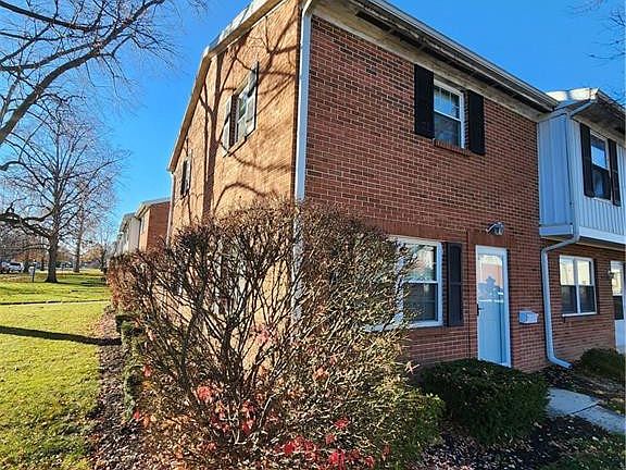 2nd image of 1732 Queenswood Dr #U19