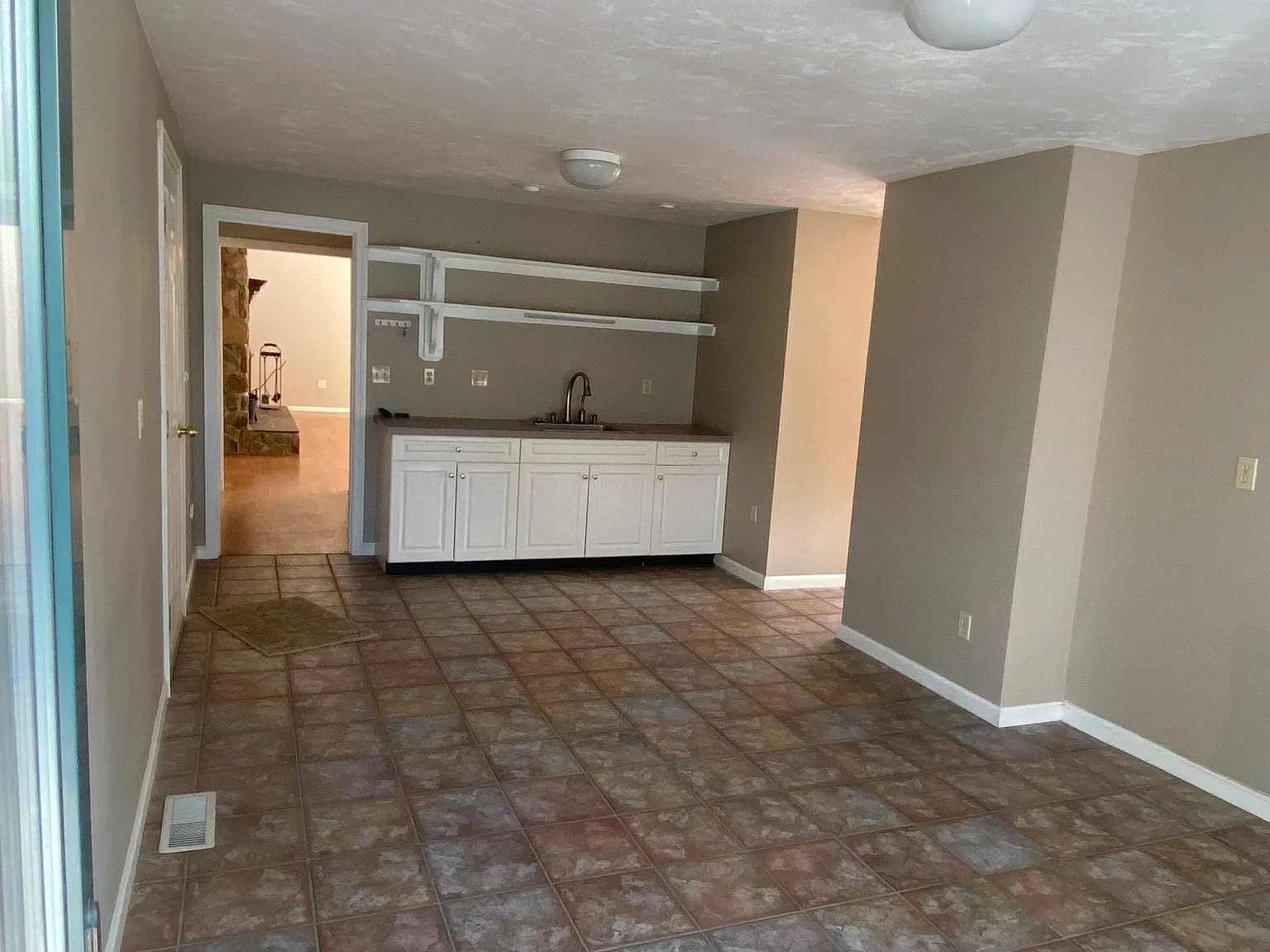 3 bed, 2.5 bath, 3000 sqft, $3,700 — Photo 3