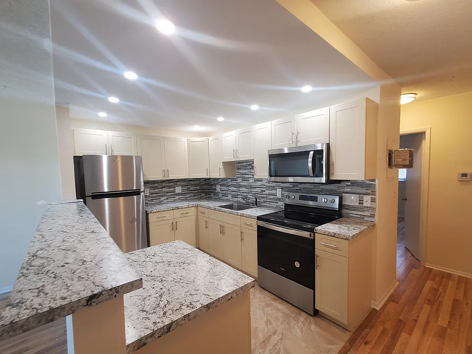 5203 NE 24th Ter #B206