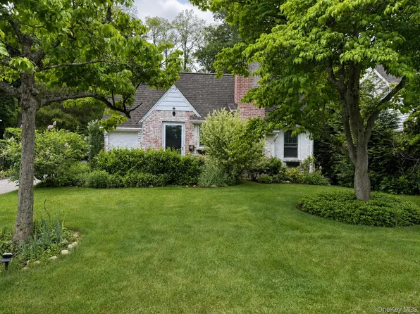 18 Cedar Drive, Huntington, NY 11743