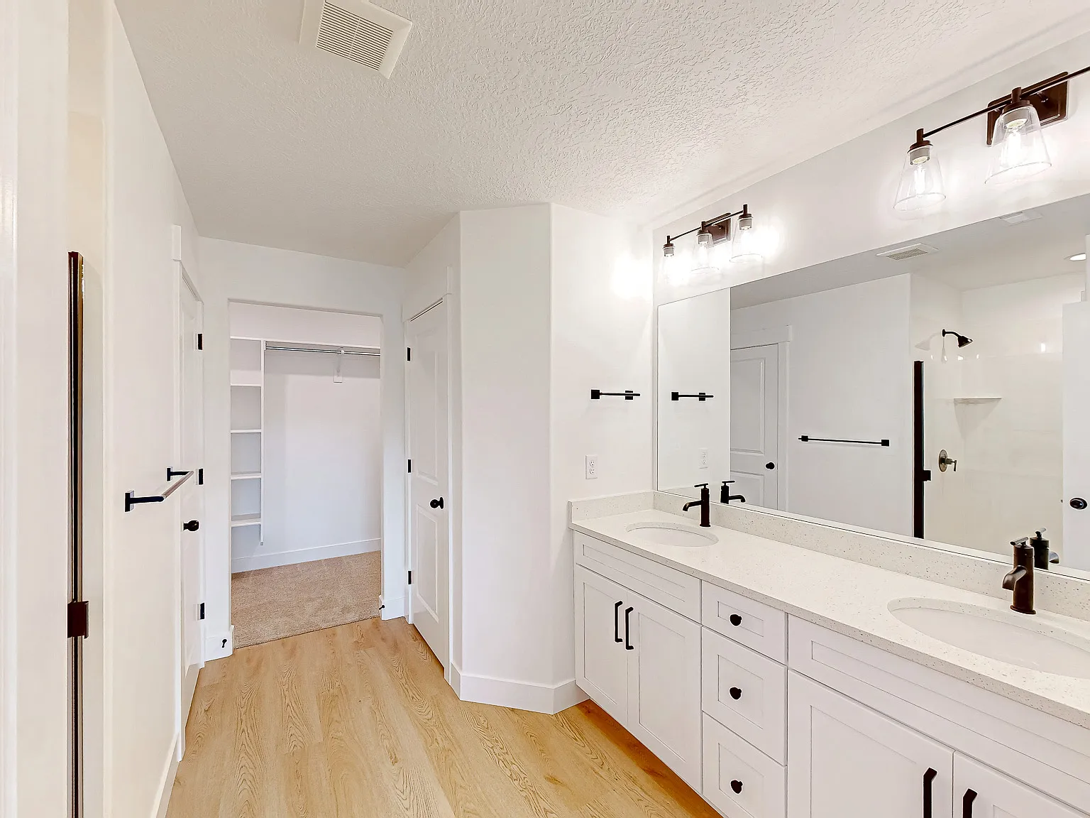 3 bed, 2.5 bath, 1980 sqft, $2,100 — Photo 3