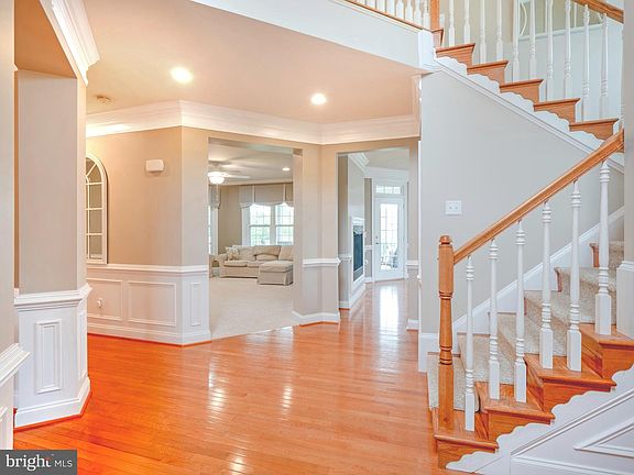 4th image of 6665 Oakton Ave