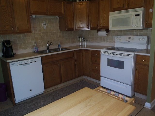 2nd image of 1227 Larch Ln