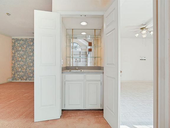 5th image of 6928 Clearhaven Dr