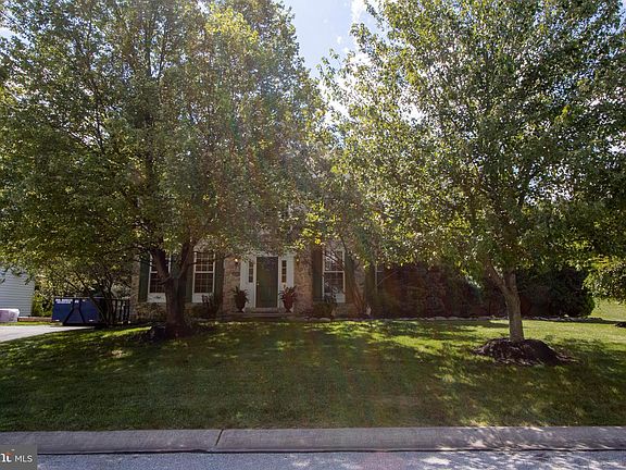 2nd image of 19 Grovehill Ct