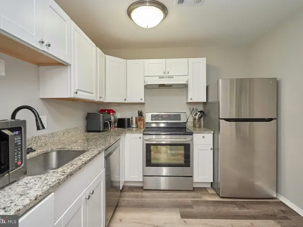 2841 Chablis Cir, Woodbridge, VA 22192