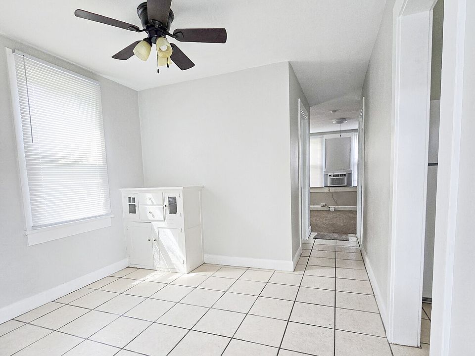 1st image of 115 8th St SE #0