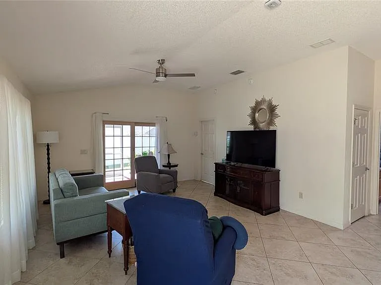 1231 Estill Ave — Photo 5