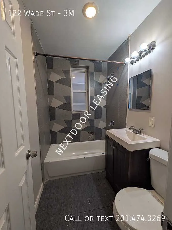 122 Wade St — Photo 4