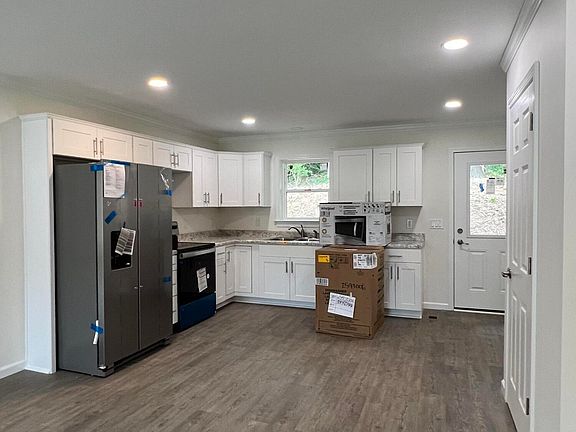 3rd image of 2232 Bernhurst Dr NE