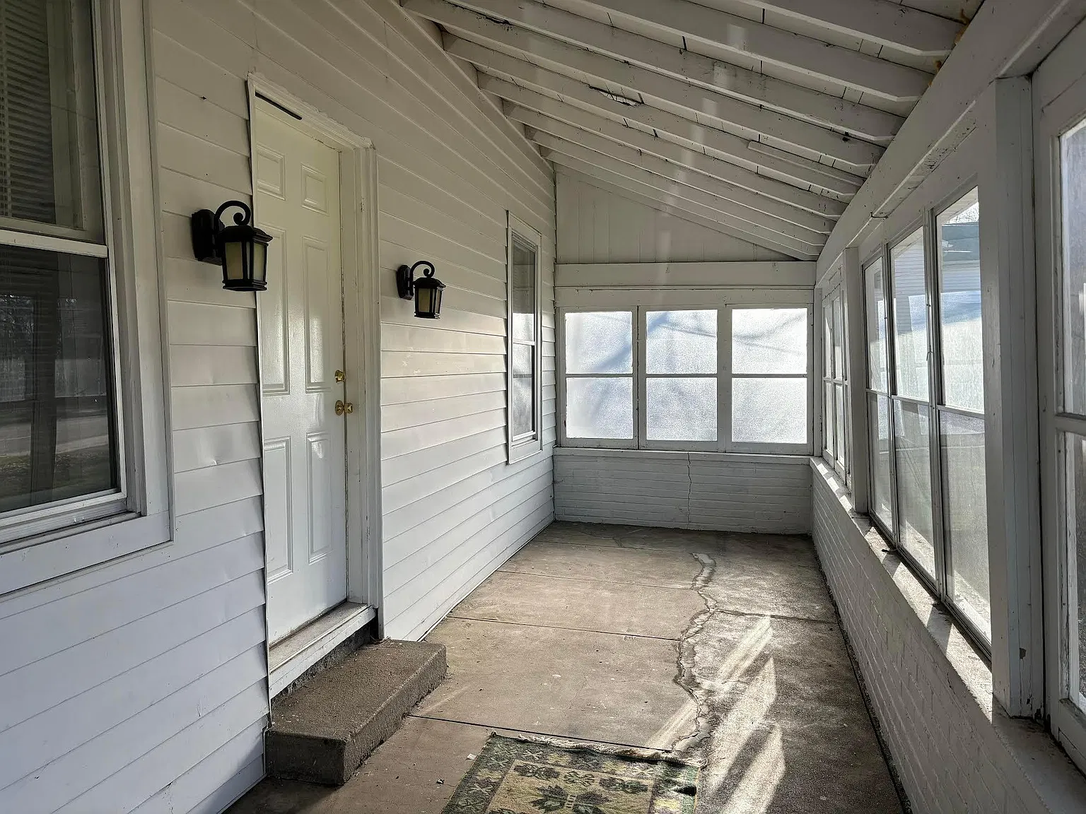 3 bed, 1600 sqft, $1,725 — Photo 3