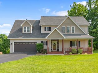 1136 Crosscreek Dr, Christiansburg, VA 24073