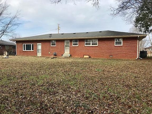 4th image of 1010 Peachtree Dr