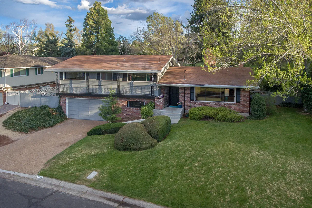 2085 Regent St photo 1