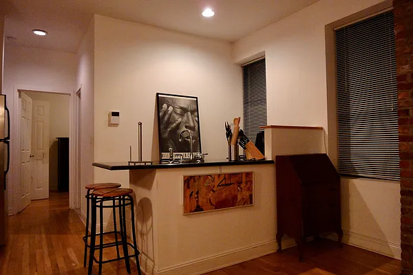 Rented by Move NYC Real Estate LLC | media 16