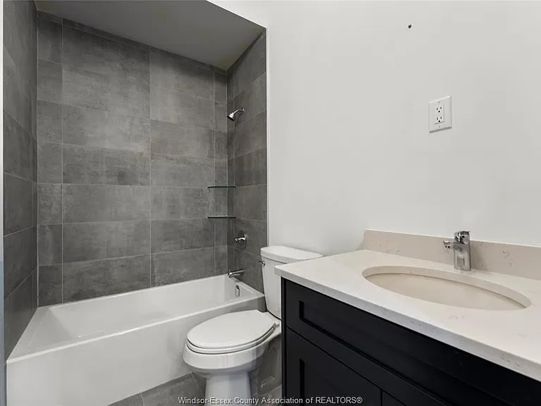 247 Brock St #301 — Photo 5