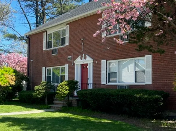 (undisclosed Address), Pt Washington, NY 11050