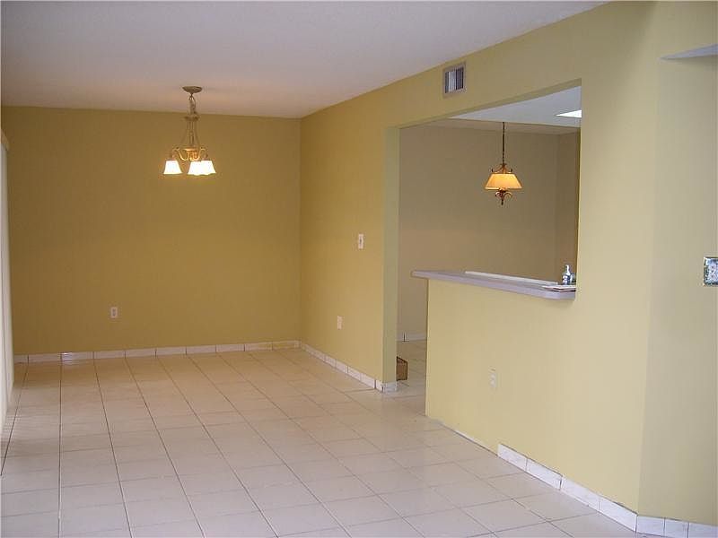 2nd image of 1406 San Remo Cir