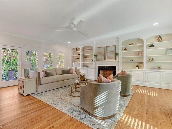 3rd image of 3819 Meredith Dr