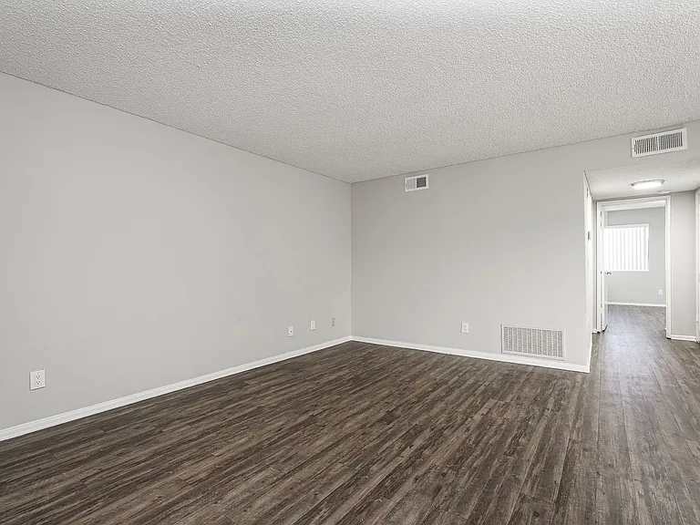 321 N Cedar St — Photo 10