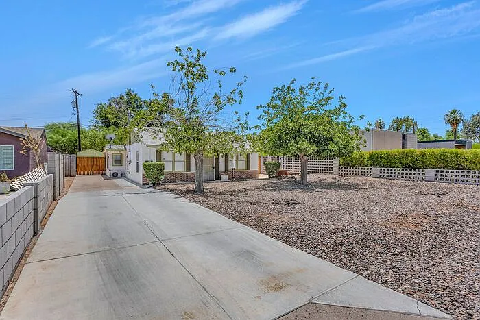1209 E Meadowbrook Ave — Photo 3