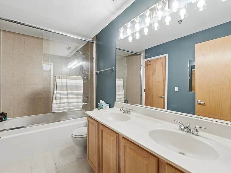 1500 W Monroe St #124 — Photo 10