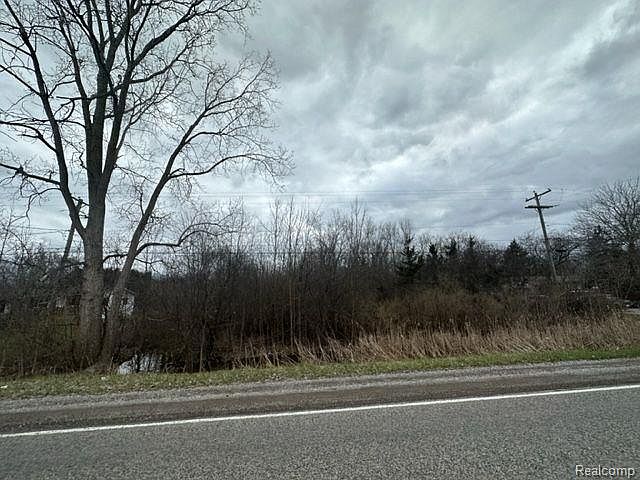 2nd image of 2444 E Stanley Rd