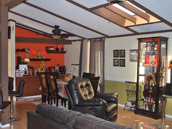 4th image of 121 Chateau La Salle Dr