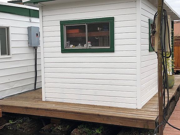 detached tinderhouse