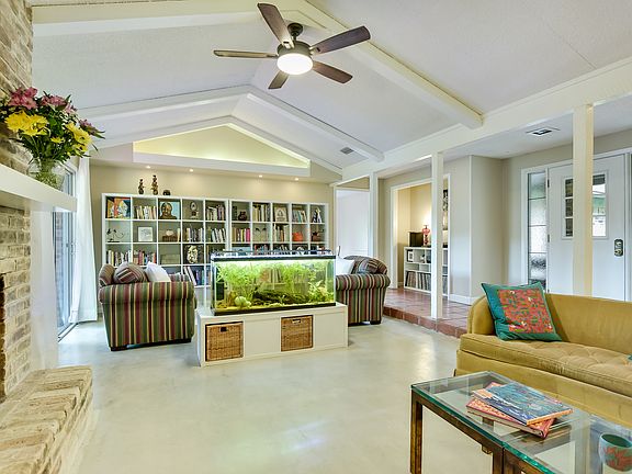 5th image of 902 Clearwater Cir