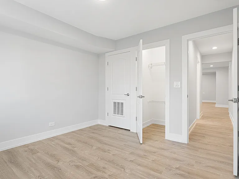 2330 W Lunt Ave #401 — Photo 7