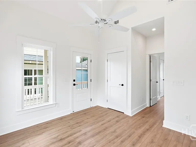 1314 E 38th St — Photo 31