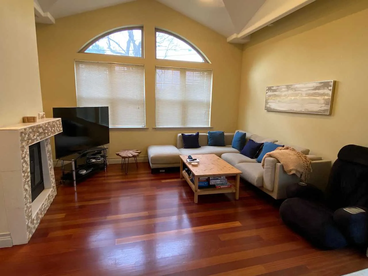 5 bed, 4.5 bath, 3000 sqft, $2,290 — Photo 4