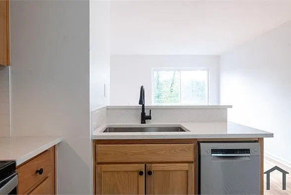 2 bed, 1220 sqft, $1,600 — Photo 4