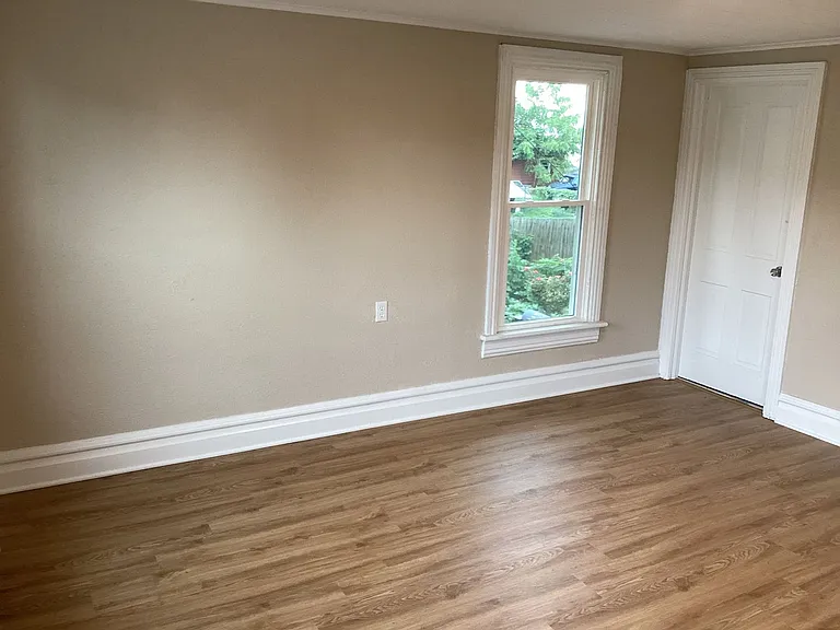 160-162 W North St — Photo 19