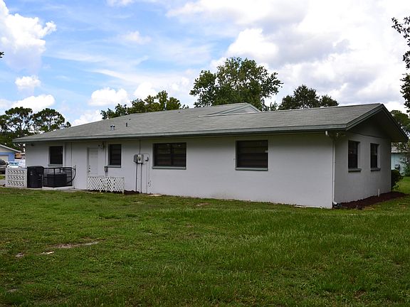 4th image of 4581 Camelot Dr