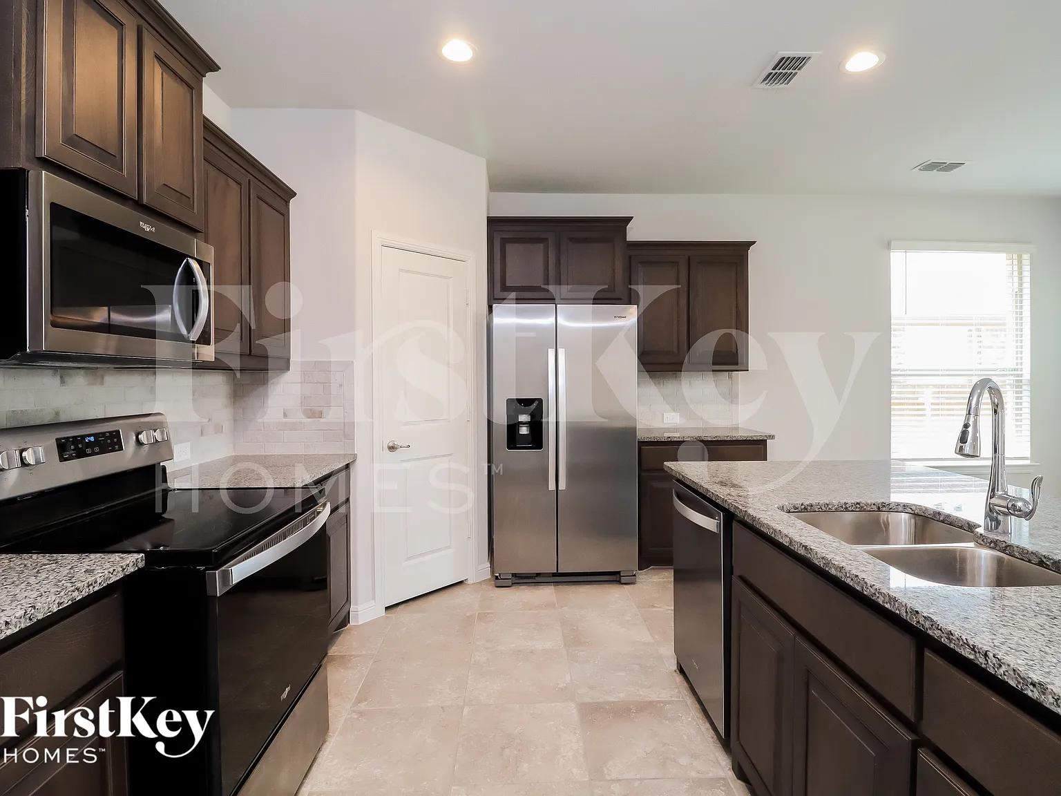 4 bed, 2.0 bath, 1676 sqft, $2,440 — Photo 4