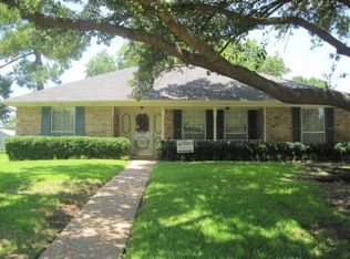 7202 Camelback Dr, Shreveport, LA 71105