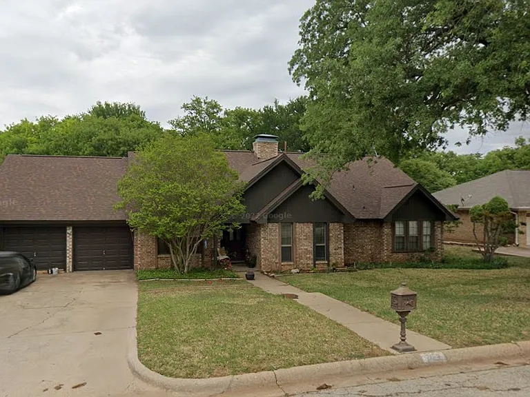 713 E Murco Dr — Photo 1