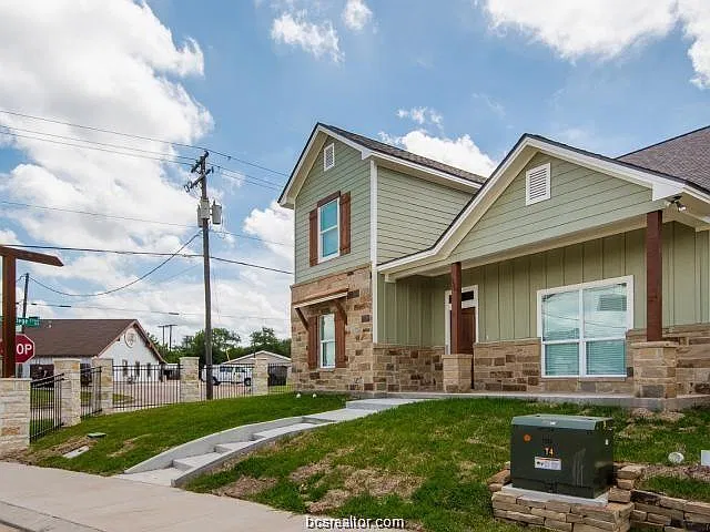 4 bed, 4.5 bath, 2001 sqft, $3,400 — Photo 2