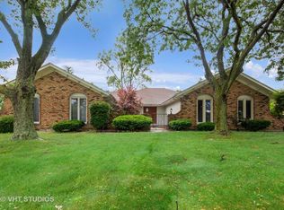 52 Kingston Dr, Oak Brook, IL 60523