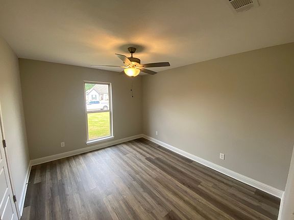 5th image of 593 Westfield Dr