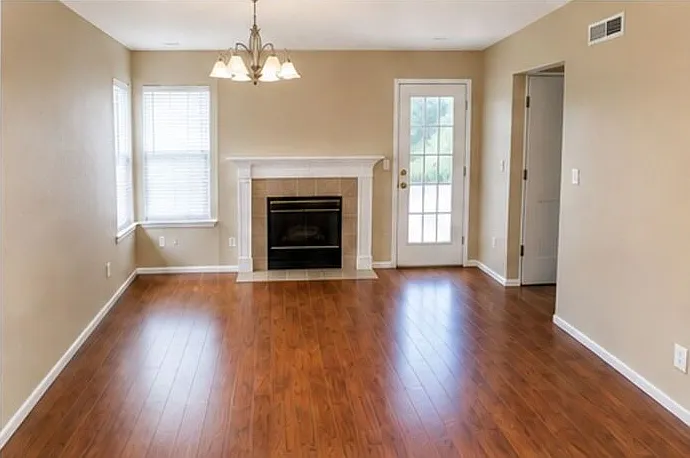 3 bed, 2.5 bath, 1745 sqft, $1,700 — Photo 2