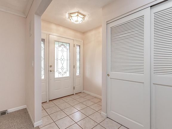 5th image of 412 Barnett Dr