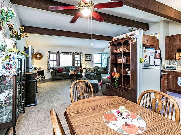 4th image of 10 Elderberry Ln