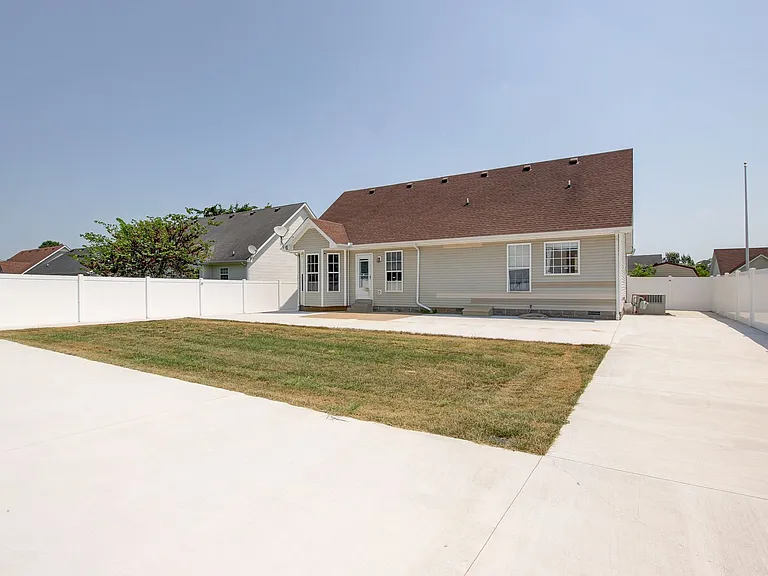 3660 S Naples Ct — Photo 22