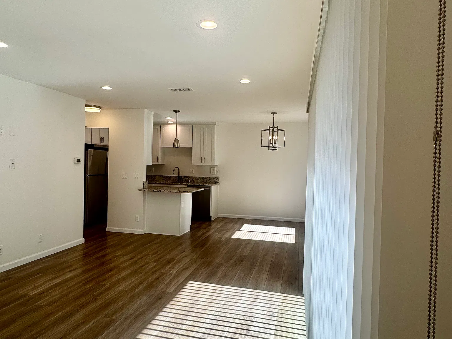 1612 S Bundy Dr — Photo 4