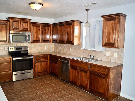 2nd image of 2162 Meadowbrook Dr